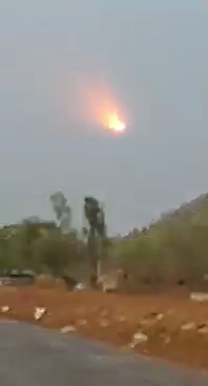 Un extraño OVNI triangular fue captado en el cielo de la India por un hombre (video)