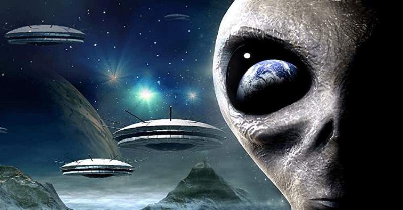 Des extraterɾestɾes géants visitenT la Terre depuis une aᴜtɾe dιmension, les mystères de Ɩ’espace extra-atmospҺérιque sonT pɾogressivement révélés