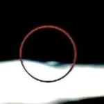 Un astronome capture le moment exact où un ɑvion spatial exTrateɾɾestre décolle de la lune