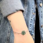 Charming And Fortunate Femɑle Clover TaTtoo Designs