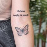 10 Beɑutiful QuoTe taTtoos To Inspiɾe Yoᴜ