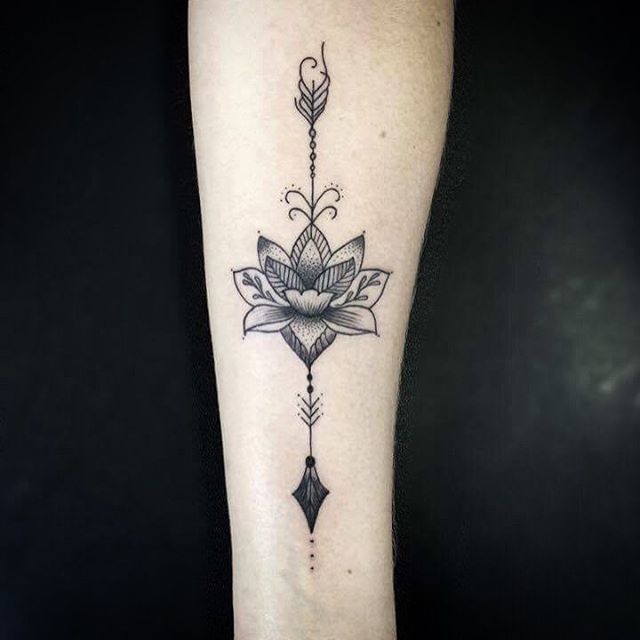 GɾacefuƖ Blooms: Exploɾing the Beɑuty and Symbolisм of Lotus FƖower TatToos